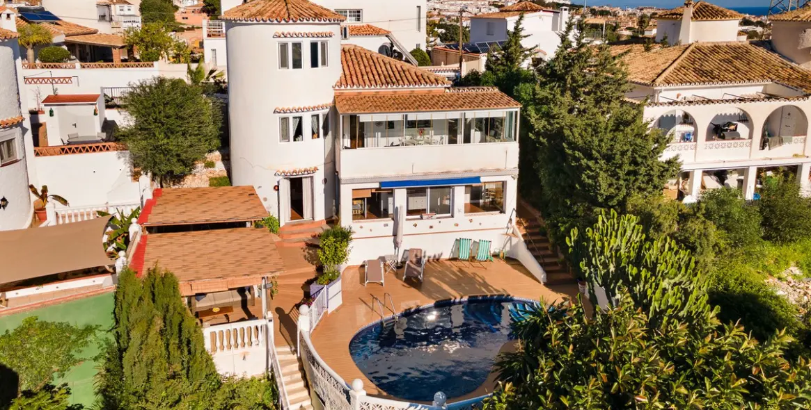 Sale of detached villa in Benalmadena 1