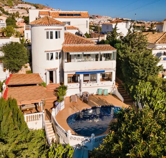 Detached villa R5027194