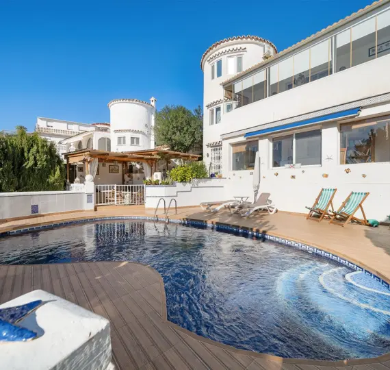 Detached villa R5027194