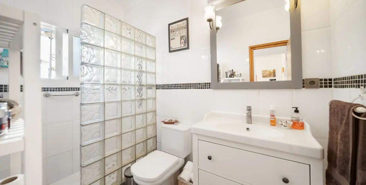 Sale of detached villa in Benalmadena 17