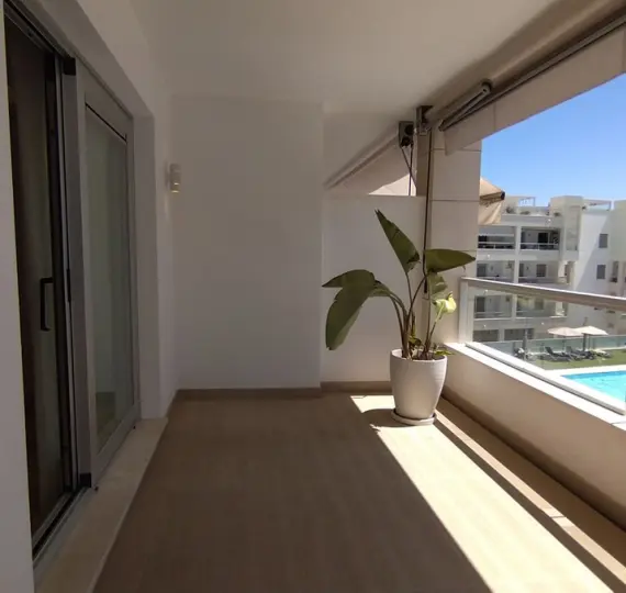 Продажа апартаментов на среднем этаже в San Pedro de Alcántara