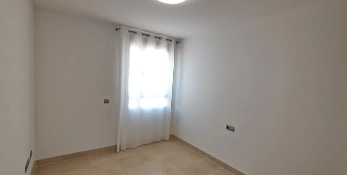 Sale of middle floor apartment in San Pedro de Alcántara 12
