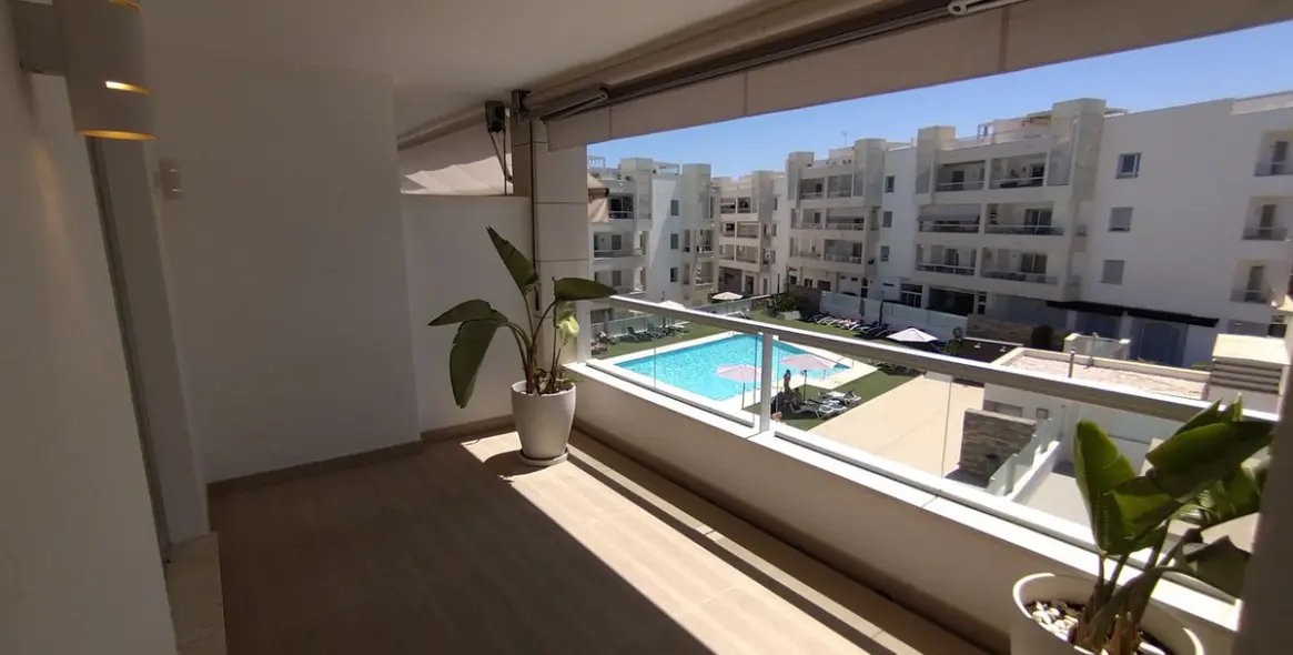 Sale of middle floor apartment in San Pedro de Alcántara 14