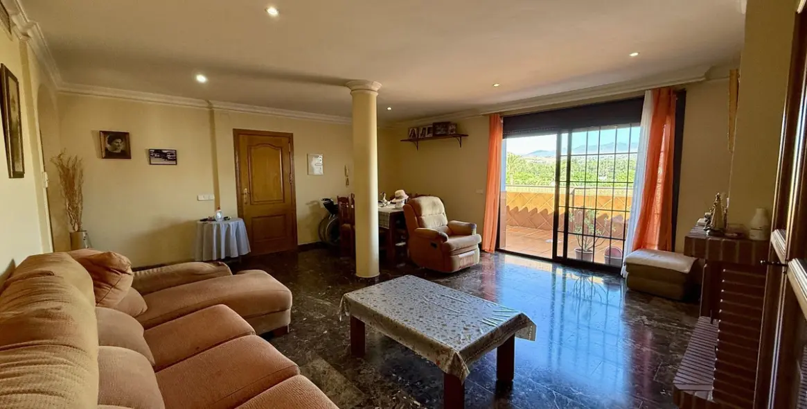 Sale of penthouse in La Cala 6