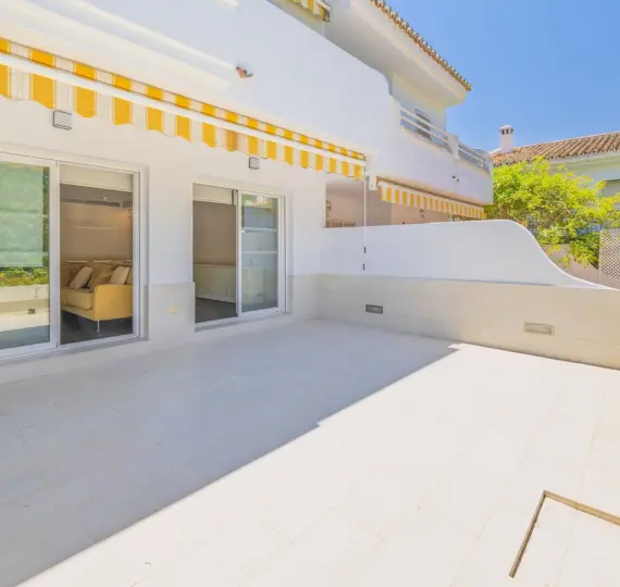 Продажа дома на две семьи в Artola