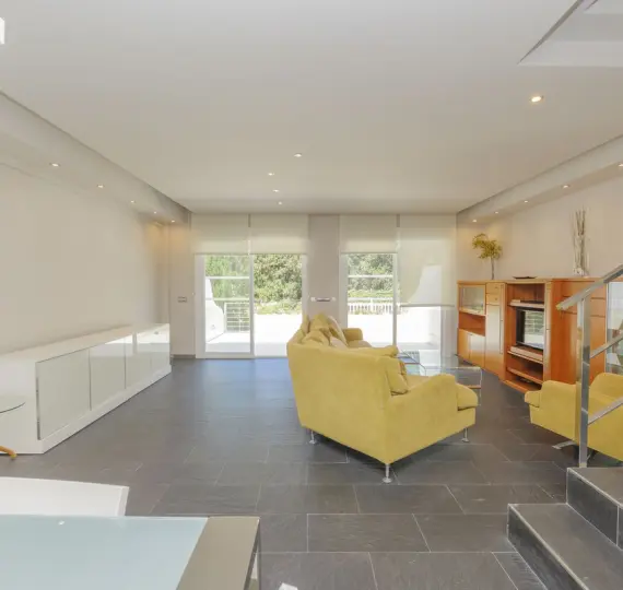 Продажа дома на две семьи в Artola