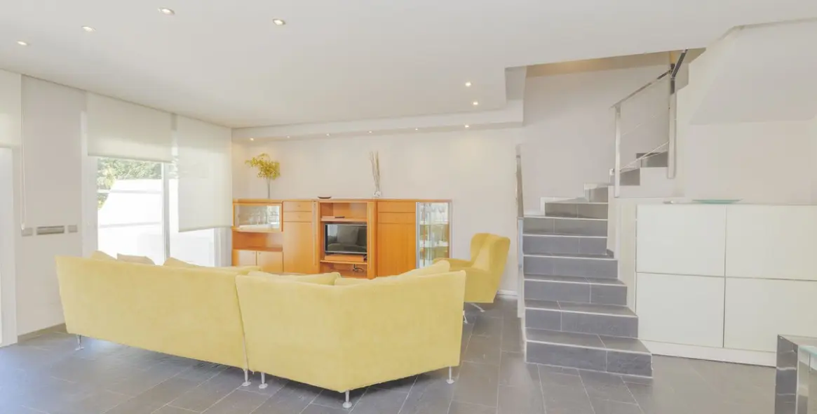 Продажа дома на две семьи в Artola 4