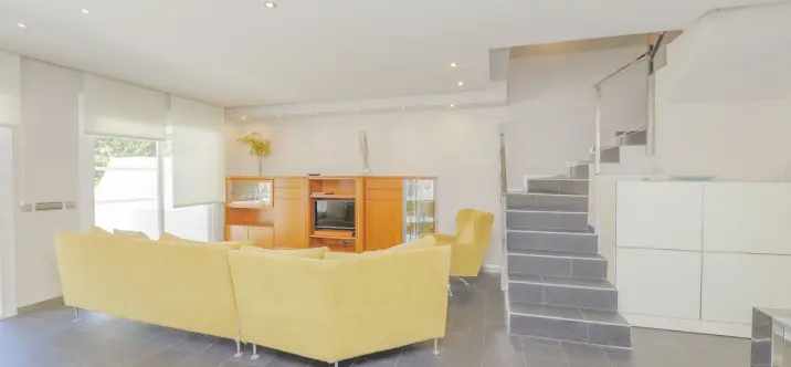 Продажа дома на две семьи в Artola 3