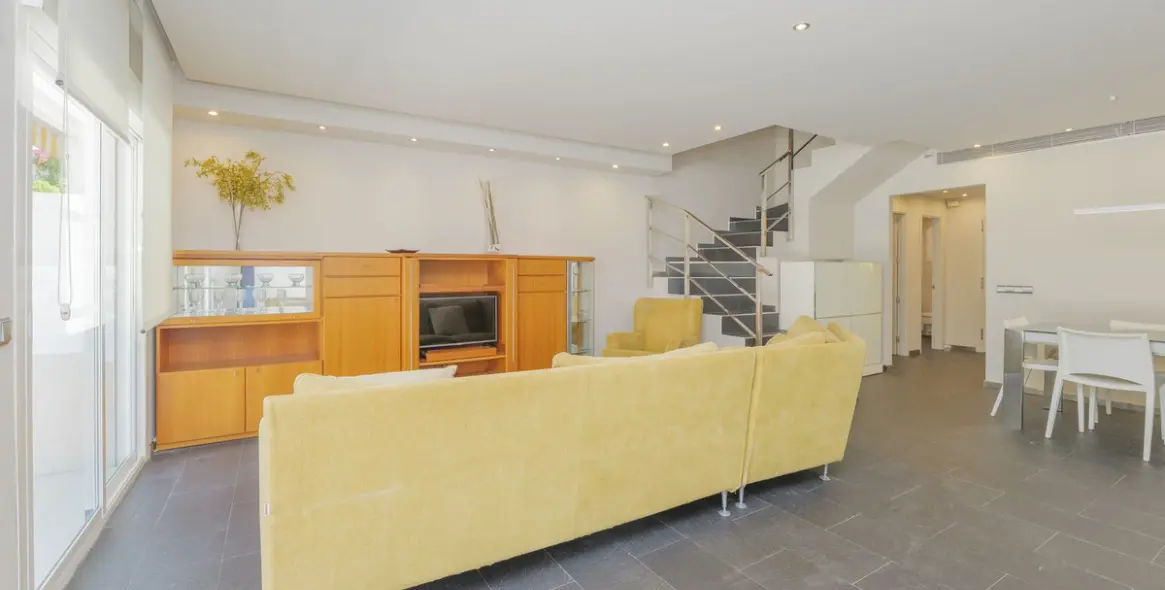 Продажа дома на две семьи в Artola 8