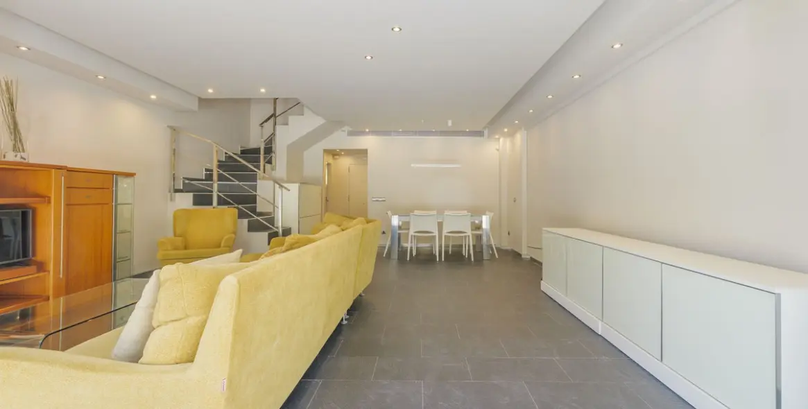 Продажа дома на две семьи в Artola 10