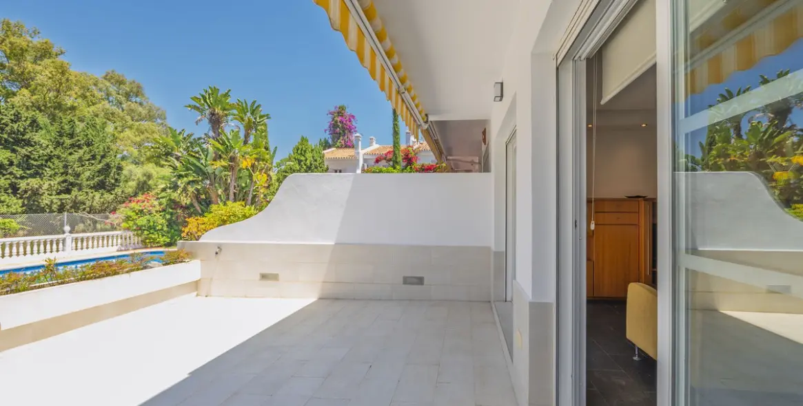 Продажа дома на две семьи в Artola 11