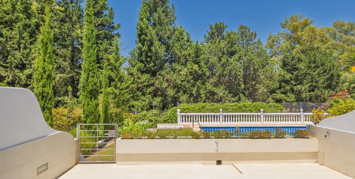 Продажа дома на две семьи в Artola 12