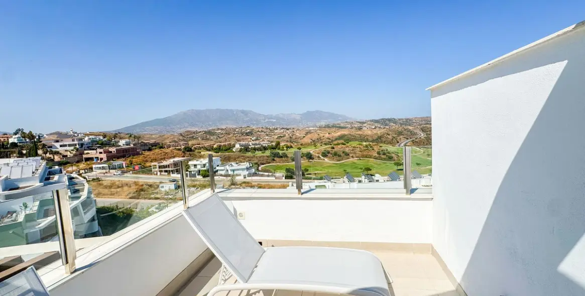 Продажа двухуровневого пентхауса в Calanova Golf 21