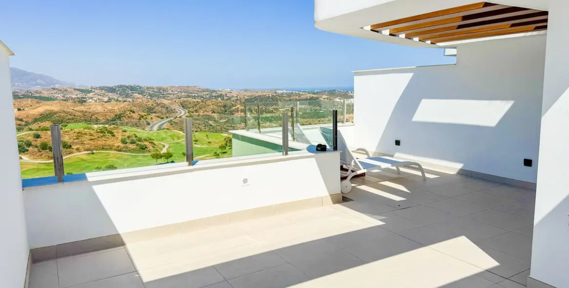 Продажа двухуровневого пентхауса в Calanova Golf 22