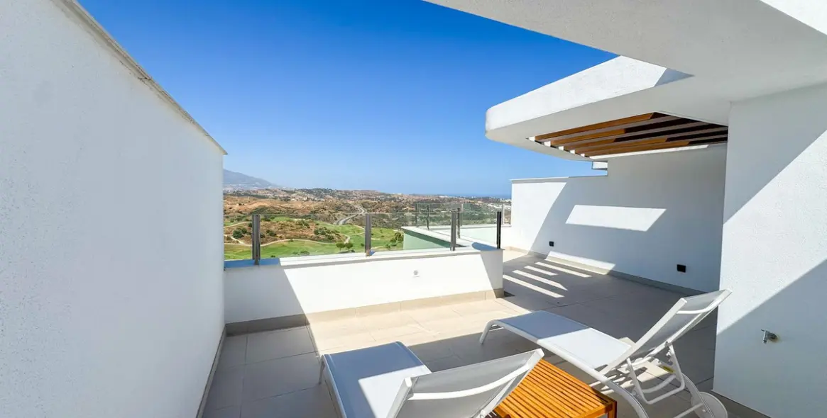 Продажа двухуровневого пентхауса в Calanova Golf 25