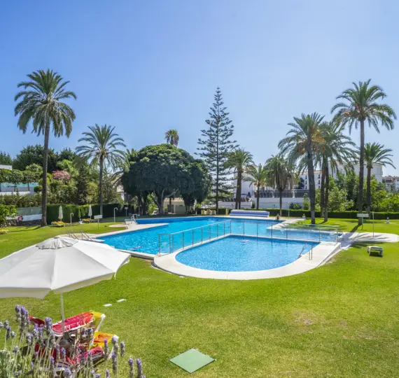 Sale of middle floor apartment in Nueva Andalucía