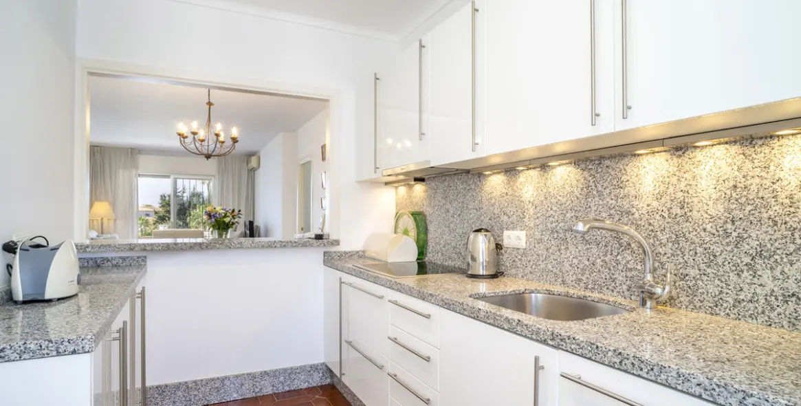 Sale of middle floor apartment in Nueva Andalucía 5