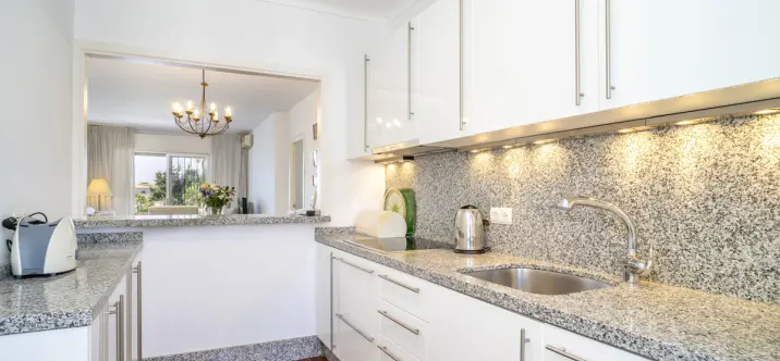 Sale of middle floor apartment in Nueva Andalucía 4