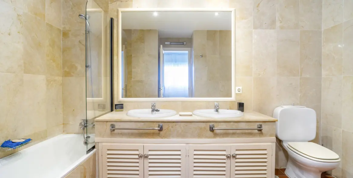 Sale of middle floor apartment in Nueva Andalucía 9