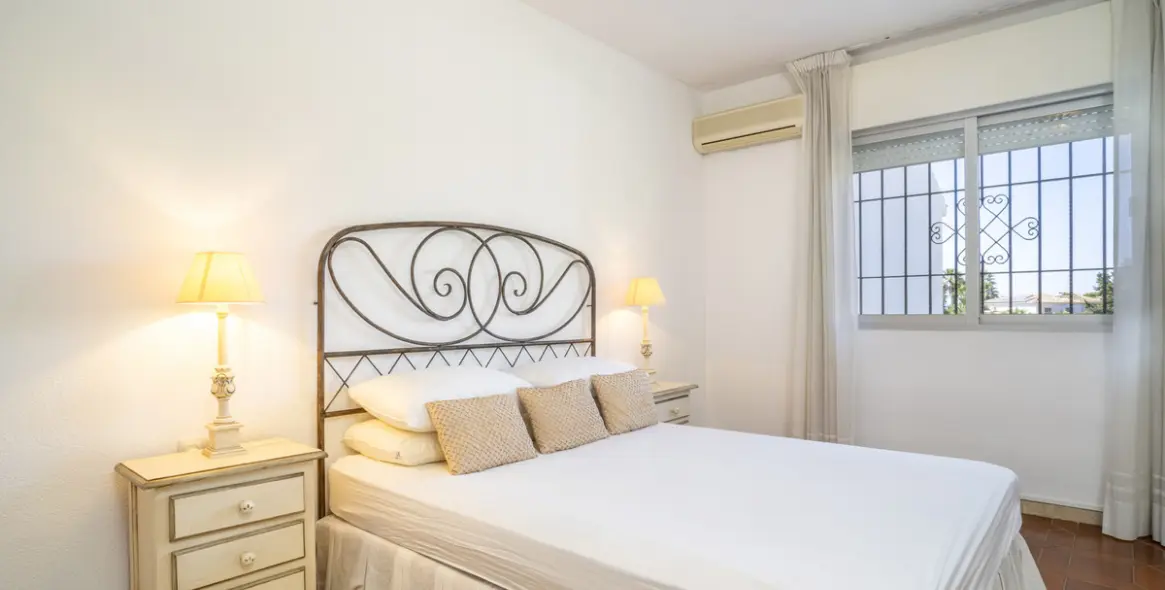 Sale of middle floor apartment in Nueva Andalucía 10