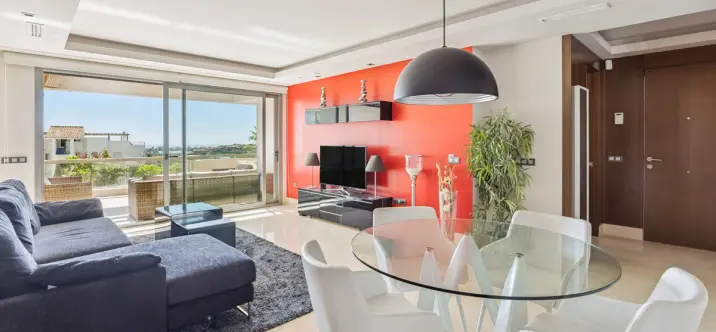 Sale of middle floor apartment in Benahavís 4