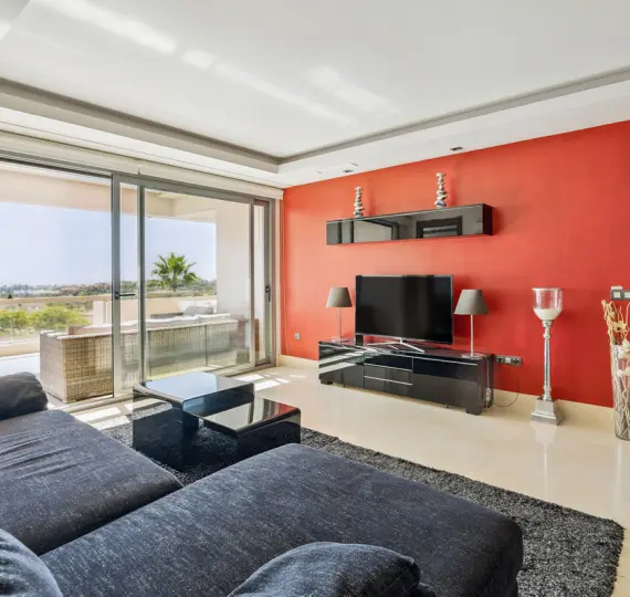 Sale of middle floor apartment in Benahavís