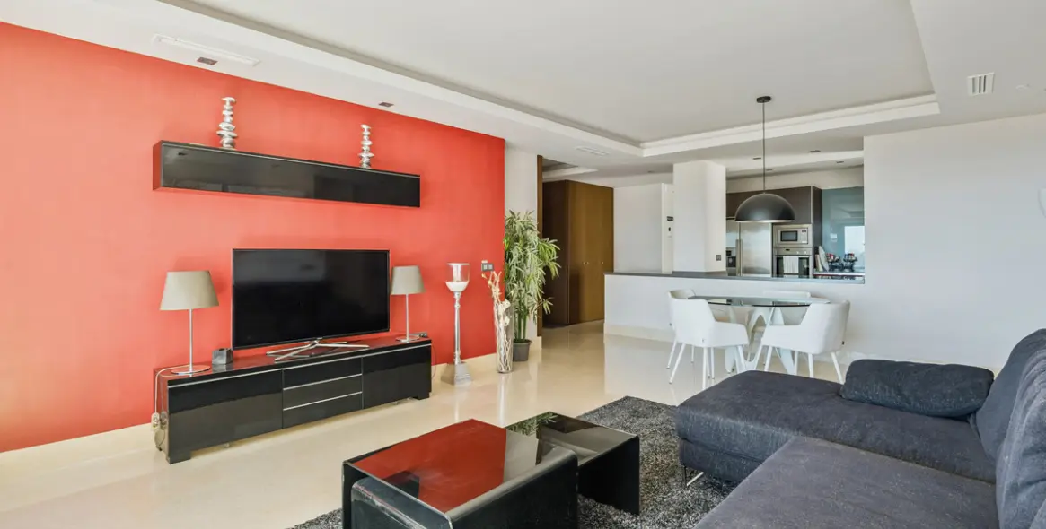 Sale of middle floor apartment in Benahavís 9