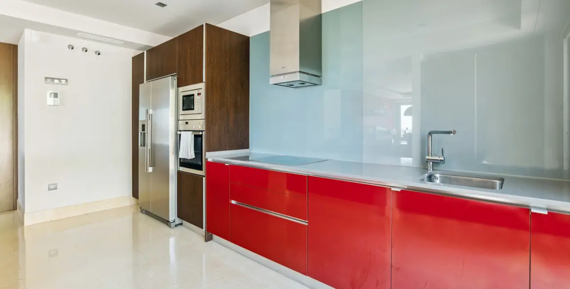 Sale of middle floor apartment in Benahavís 11