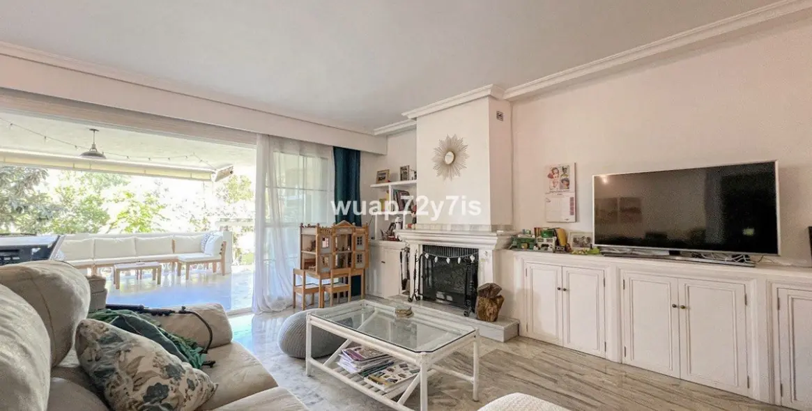 Продажа таунхауса в El Paraiso 1