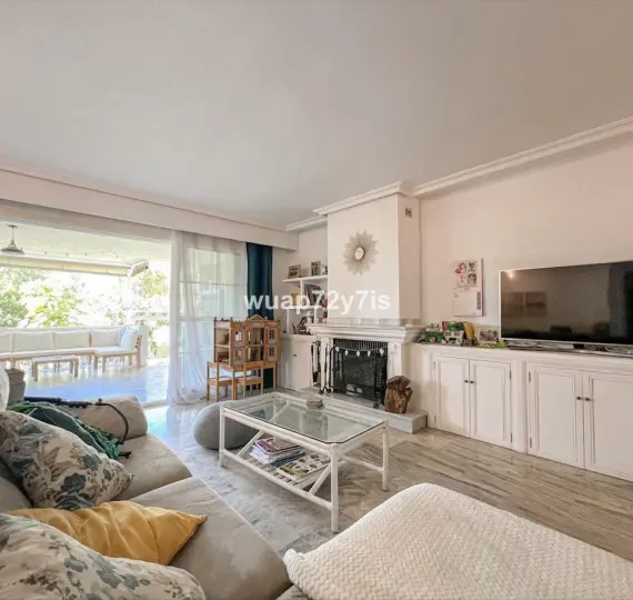 Продажа таунхауса в El Paraiso