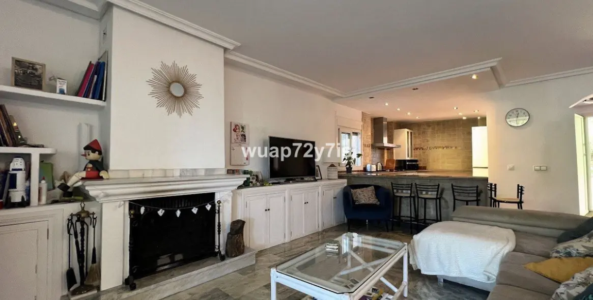 Продажа таунхауса в El Paraiso 3