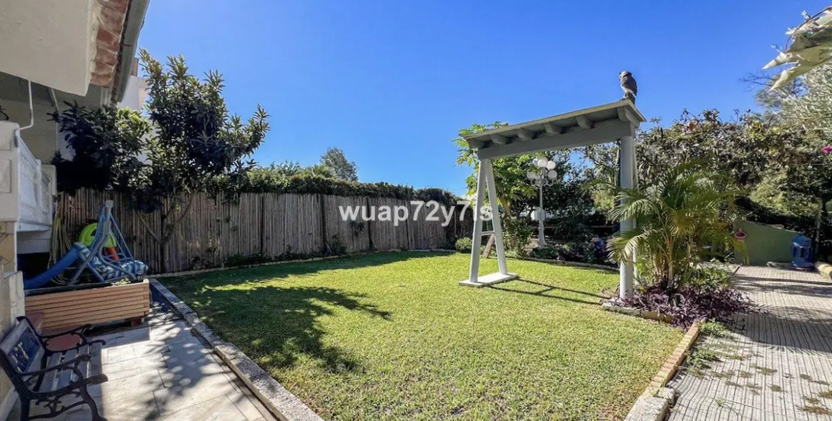 Продажа таунхауса в El Paraiso 8