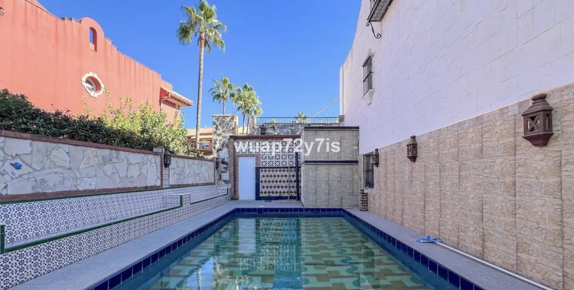 Продажа таунхауса в El Paraiso 11