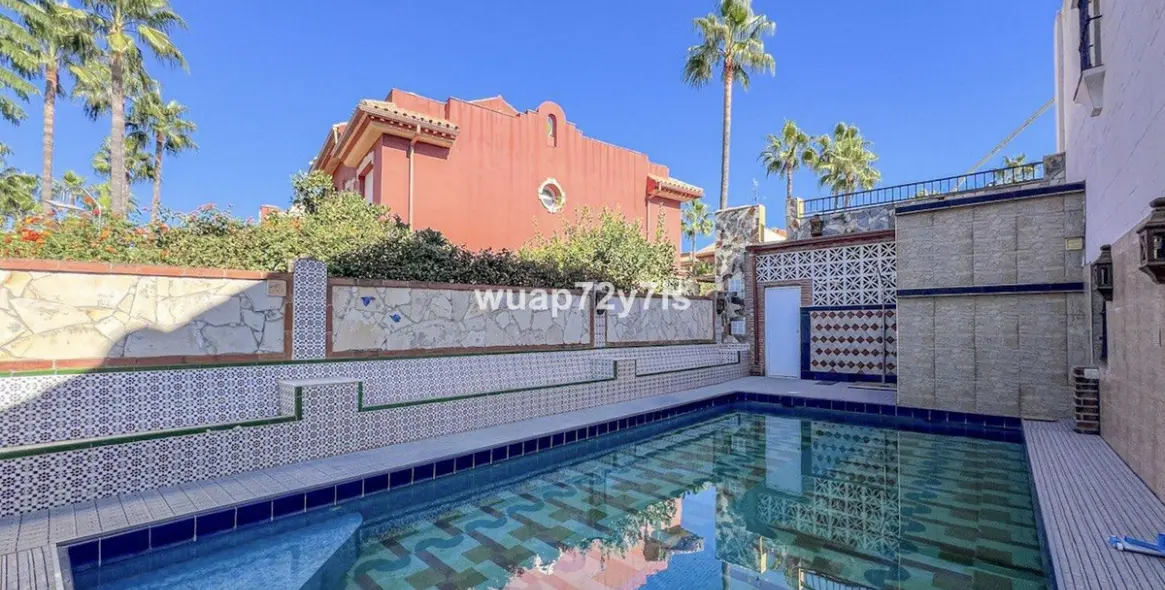 Продажа таунхауса в El Paraiso 12