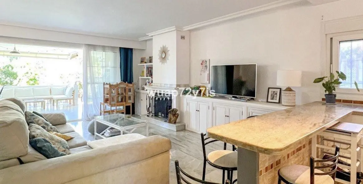 Продажа таунхауса в El Paraiso 13