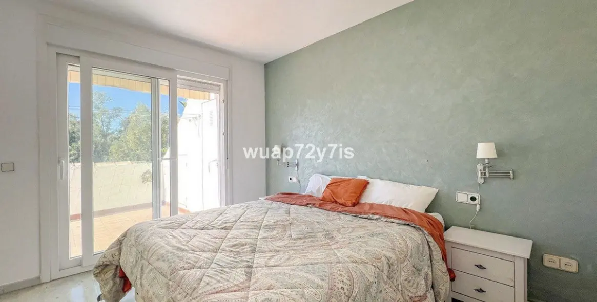 Продажа таунхауса в El Paraiso 16