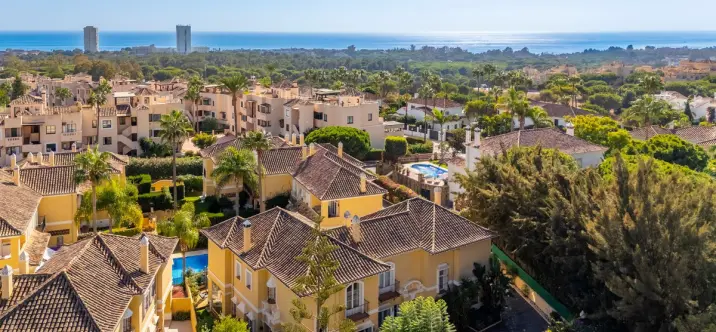 Продажа дома на две семьи в Elviria 0