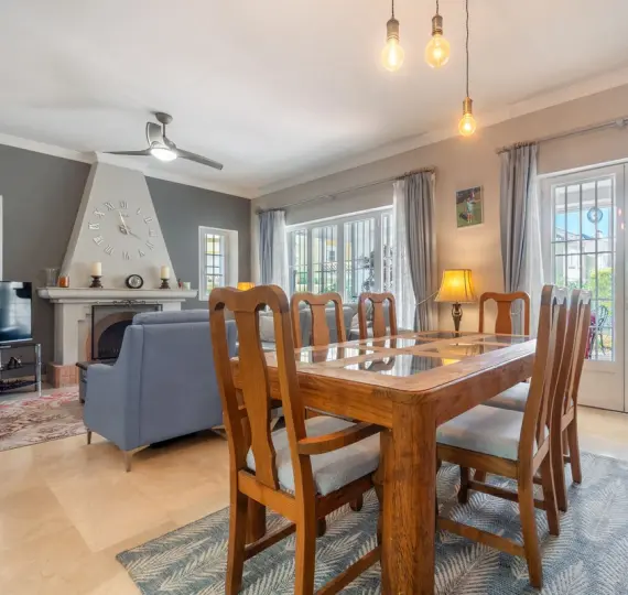 Продажа дома на две семьи в Elviria