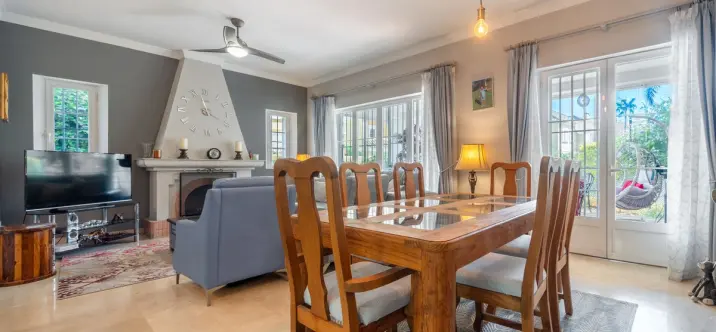 Продажа дома на две семьи в Elviria 1