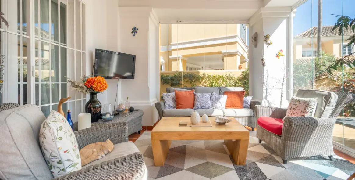 Продажа дома на две семьи в Elviria 5