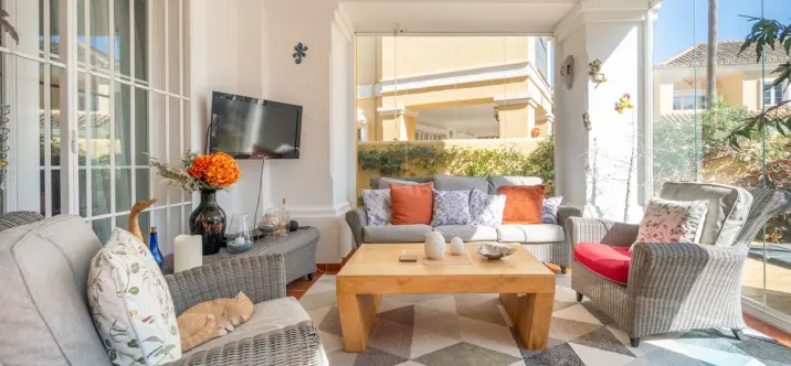 Продажа дома на две семьи в Elviria 4