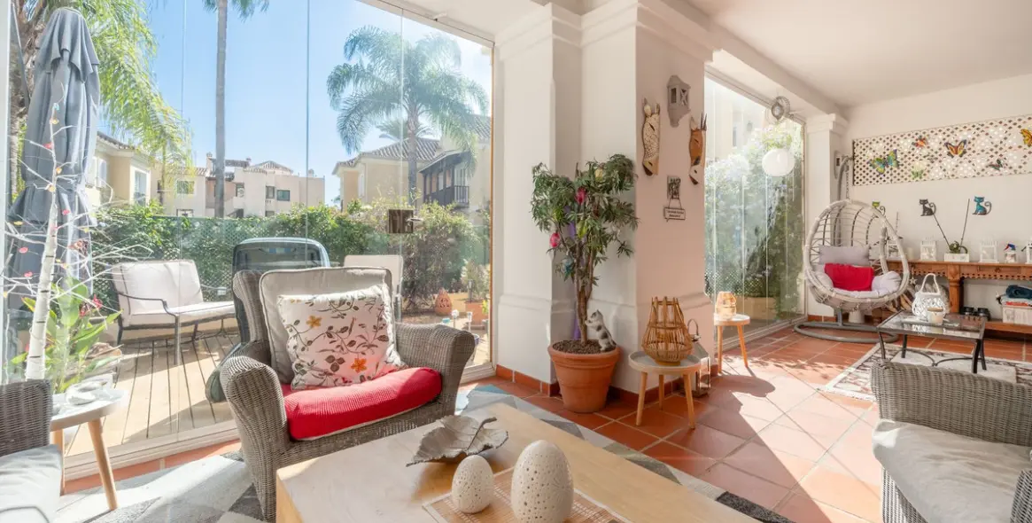 Продажа дома на две семьи в Elviria 6