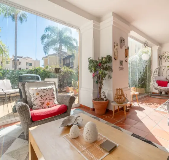 Продажа дома на две семьи в Elviria