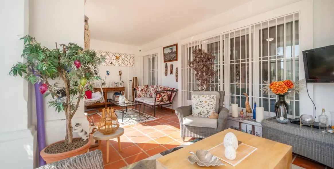 Продажа дома на две семьи в Elviria 8