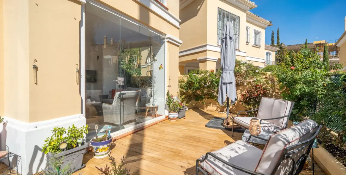 Продажа дома на две семьи в Elviria 11