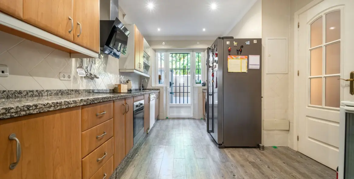 Продажа дома на две семьи в Elviria 12