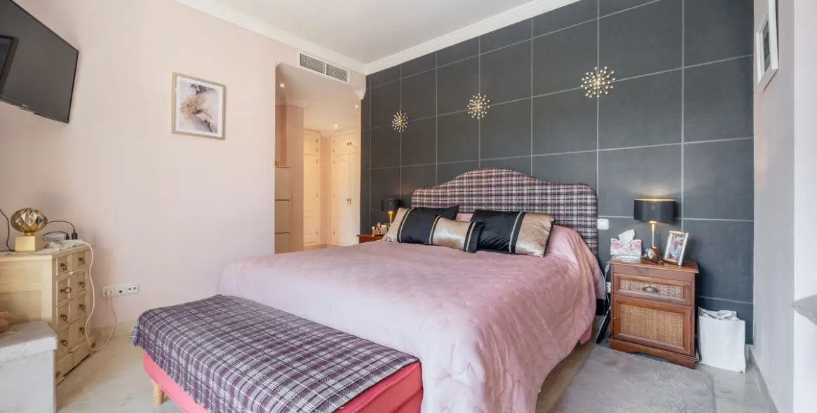 Продажа дома на две семьи в Elviria 16