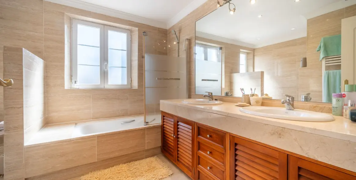 Продажа дома на две семьи в Elviria 17