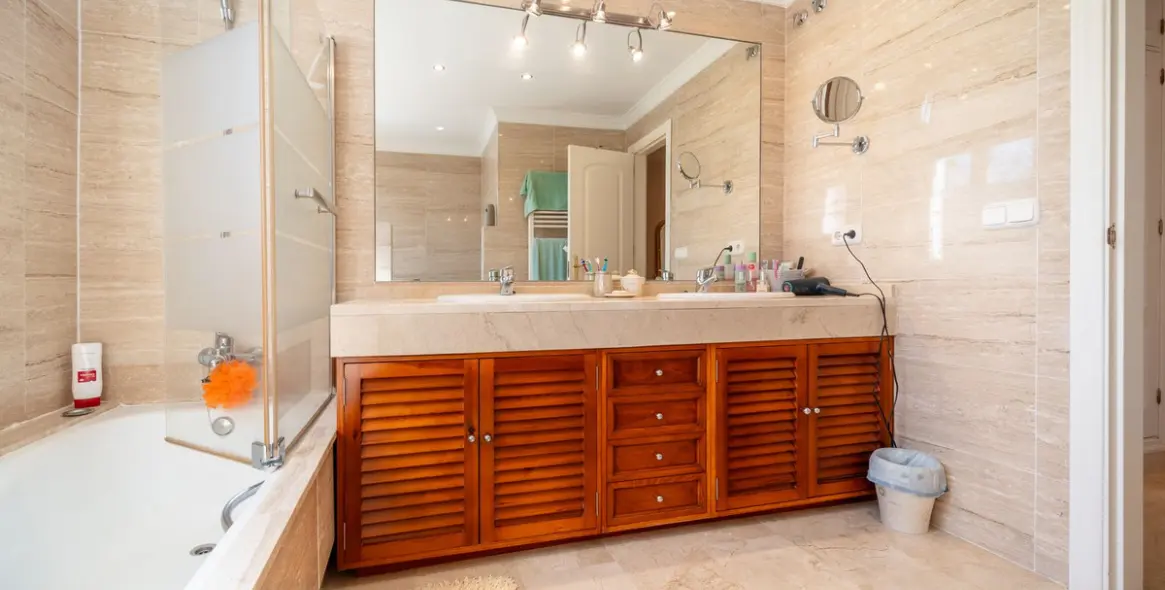 Продажа дома на две семьи в Elviria 19