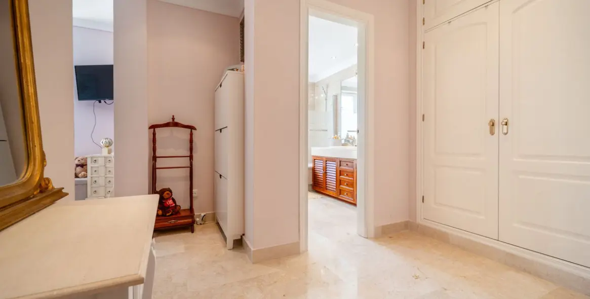 Продажа дома на две семьи в Elviria 20